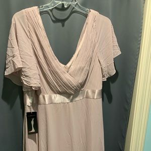 Lilac bridesmaid dress bought from Amazon, never worn. Decided not to use it.